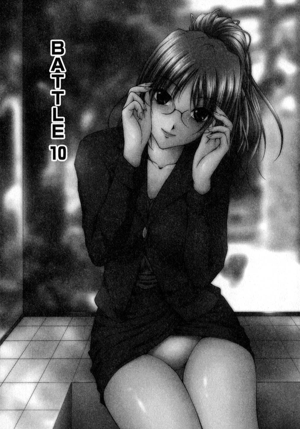 【エロ漫画】【エロ漫画】満員電車で痴漢男に遭遇してしまった巨乳お姉さん…抵抗できない状況で彼女は全身を触られた挙げ句、立ちバックで中出しレイプ！【さかきなおもと：BATTLE１０】